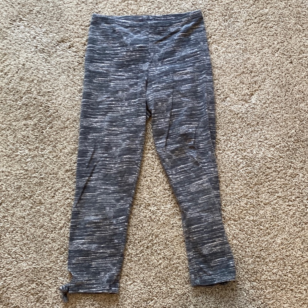 Gray capris leggings
